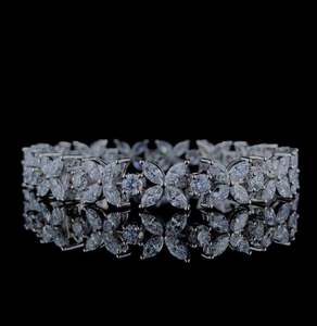 Bracelet en diamant de laboratoire en grappe de fleurs Or blanc 18 carats Argent sterling 925 pour femmes et hommes Passe le testeur de diamants - Product Image 1