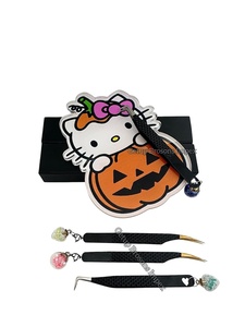 Pince à épiler pour extensions de cils avec embout doré isolé, revêtement en poudre noire à 90 degrés, avec breloques et plaque à cils, logo personnalisé, outil de beauté - Product Image 2