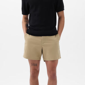 Pantalones cortos deportivos en blanco para hombre con logotipo personalizado - Product Image 1