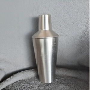 Coctelera decorativa moderna hecha a mano de acero inoxidable y cobre para Barware - Product Image 5