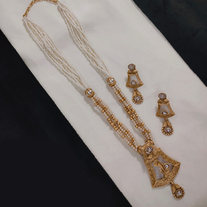 Collier en pierre Pota de couleur or royal avec perles Parure de bijoux intemporels pour mariages et occasions spéciales - Product Image 2