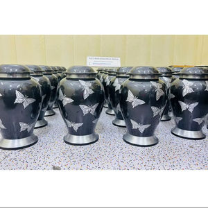 Urna Funeraria de Latón Negro Estilo Americano, Capacidad de 220 Pulgadas Cúbicas, Diseños Personalizables por Brassworld India - Product Image 1