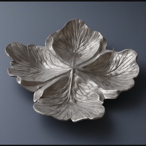 Serveur de fruits secs en verre d'aluminium de qualité supérieure Trois compartiments de feuilles connectés Plaque de charge finition or brillant pour un repas élégant - Product Image 5