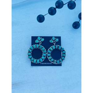 Pendientes colgantes de turquesa Navajo Kingman y plata de ley con baño de oro, diseño de racimo para fiestas - Product Image 1