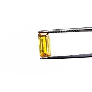 Zafiro Amarillo Natural de Nigeria de 3.15 Quilates, Gema Sin Tratar, Corte Esmeralda Brillante, Color Peridoto, Calibrado, Alejandrita Óptica - Product Image 3