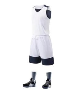 Uniformes de maillot de basket-ball personnalisés pour hommes Costumes de sport réversibles avec chemise et short pour garçon Kits de vêtements de basket-ball personnalisables - Product Image 5