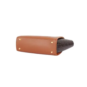 Sac bandoulière trapèze marron pour femme - Product Image 6