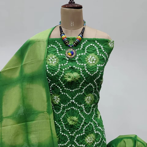 Conjunto de traje formal de línea A con estampado de Bandhej de satén verde con Dupatta para mujer-Ropa étnica festiva transpirable antiarrugas - Product Image 1