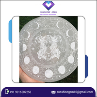 Vente en gros de plaque de chargement en sélénite avec sous-verres nettoyants en cristal de conception de déesse de la lune pour l'énergie spirituelle et le féminin divin
