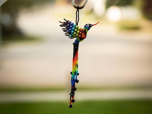 Porte-clés colibri perlé, Ornement colibri perlé, Art ethnique perlé, Colibri Huichol, Fabrication indigène - Product Image 3