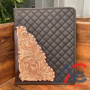 Reprise d'entrevue en cuir usiné à la main de taille A4 personnalisée, classeurs à anneaux avec fermeture éclair, dossiers de présentation matelassés en cuir véritable - Product Image 1