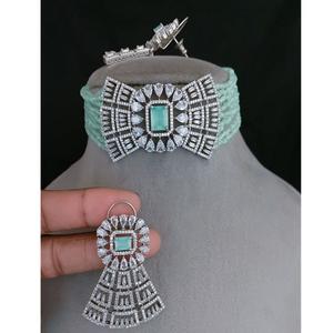 Ensemble de tour de cou élégant en diamant américain avec boucles d'oreilles pour femmes et filles Bijoux en pierre élégants pour mariage - Product Image 1