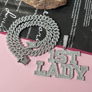 Elegante collar con placa de identificación personalizada con colgante helado y cadena cubana regalo de joyería personalizado para su cumpleaños o evento de Graduación - Product Image 4