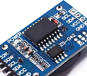 Modulo orologio Soic-8 DS3231 ad alta precisione AT24C32 L'horloge per sensori di movimento e posizione batteria Pi 3.3V-5.5V - Product Image 1