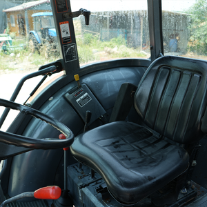 Tractor Agrícola Usado 4x4 de 70HP con Transmisión por Engranajes, Bomba y Rodamientos de Alta Calidad - Product Image 4