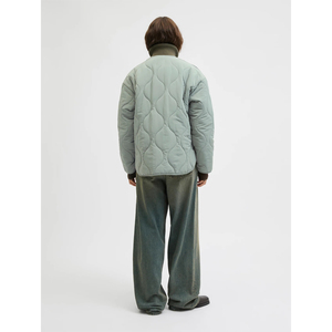 Veste matelassée légère pour femme pour l'hiver Col montant Extérieur Logo personnalisé Veste matelassée d'hiver en gros Taille plus rembourrée - Product Image 3