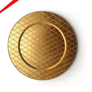 Assiette de présentation design au look moderne et au fini doré pour servir les aliments - Product Image 3