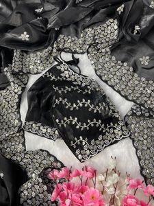 Saree en soie douce de haute qualité avec un travail de séquence lourde élégant chemisier fantaisie sur mesure tenue de fête de mariage pour les femmes - Product Image 3