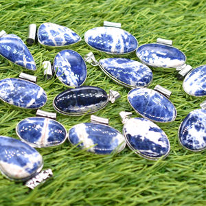 Collier pendentif pierre précieuse Sodalite en laiton vintage Accessoire de mode naturel pour femmes enfants Article chaud pour les festivals chrétiens - Product Image 1