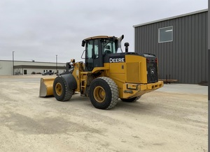 Used with Excellent Condition 2018 JD 624K <b>Wheel</b> Loader with Operating <b>Weight</b> of 34,716 Ib and Flexible Payment Terms - Product Image 4