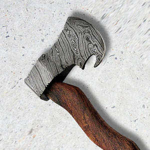 Hache de camping à tête large en acier de Damas, design nordique traditionnel, fabriquée à la main avec un manche en bois massif pour la survie et l'aventure en plein air - Product Image 5