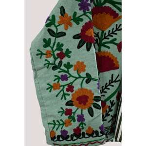 Veste en velours floral pour femme, élégante et moderne, brodée à la main par des artisans utilisant des techniques traditionnelles, tissée et respirante - Product Image 6