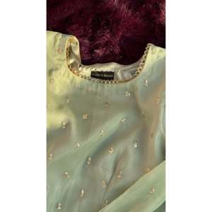 Tendencias de Cp: Salwar Kameez Elegante para Mujer con Bordado Sitara, Encaje Moti y Pantalón Acampanado, Ideal para Fiestas de Diwali, Graduaciones y Todas las Estaciones - Product Image 6