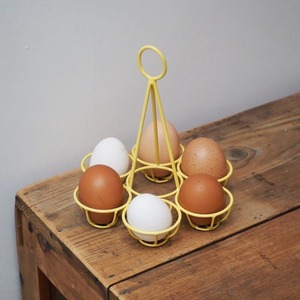 Soporte para huevos de metal hecho a mano creado por artesanos expertos que ofrecen funcionalidad de aspecto rústico y durabilidad a largo plazo - Product Image 5