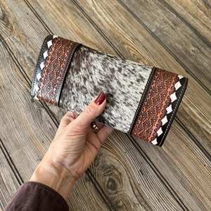 Nouveau concepteur usiné à la main sculpture embrayage élégant bohème élégance portefeuille en fourrure de vachette Western fabriqué à la main en cuir bracelet portefeuille - Product Image 4