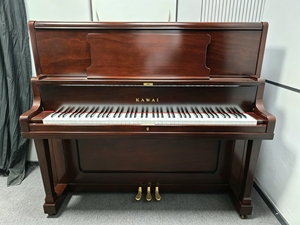 Piano Droit d'Occasion Kawai K48 du Japon, Qualité Export avec Table d'Harmonie Solide et Marteaux en Hêtre, Son Riche, Piano Acoustique - Product Image 2