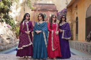 ชุดเดรสลายดาวผ้าทอลายปักเลื่อม - Product Image 2