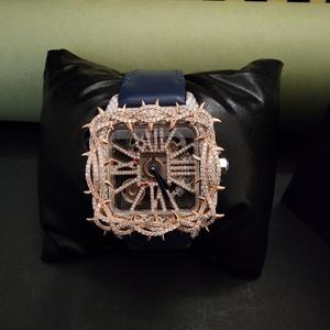 Cadran carré squelette diamant moissianite avec demi-trônes et élastique mouvement japonais montre hip hop en diamant - Product Image 4