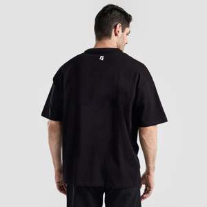Camiseta Deportiva JF 17 (Negra) Ropa Deportiva Comprimida para Gimnasio con Etiqueta Personalizada, Estampado Serigrafiado, Diseño Sólido - Product Image 2