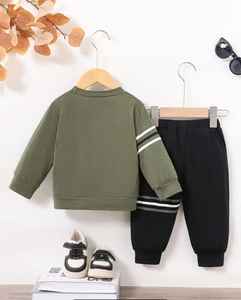 Conjunto de sudadera y joggers con estampado de letras informales de alta calidad para niños Mezcla de poliéster acogedora para actividades al aire libre de Otoño/Invierno - Product Image 5