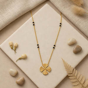 สร้อยคอ mangalsutra ทอง9Kt พร้อมหยกเพทายและโมอิสซาไนต์สำหรับการหมั้น - Product Image 1