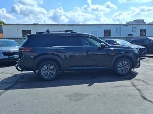 Nissan Pathfinder SV 4 portes SUV 2024, finition raffinée, légèrement utilisé - Product Image 3