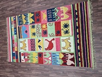 Tapis Berbère Marocain Moderne Géométrique en Laine/Soie Écologique Tissé à la Main, Motif Animalier (Chameaux, Maisons, Étoiles), Antidérapant, 1 Pièce