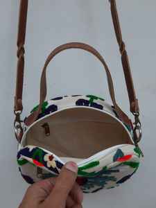 Venta al por mayor de algodón bordado hecho a mano tela Sling Tote Bags con asa de cuero, cierre de cremallera bolsos de hombro accesorios de mujer - Product Image 4