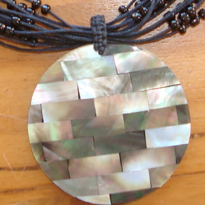 Bijoux en coquillages, collier bohème en coquillages, perle ronde imitation perle de 50 mm, cadeau, motif d'art de la céramique, inspiration - Product Image 3