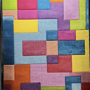 Tapis Adiva multicolore et lumineux, tissé à poils longs, fabriqué à la machine, lavable, antidérapant, rembourré en polypropylène, avec support en jute - Product Image 1