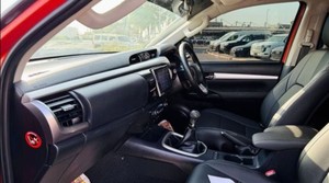 Toyota Hilux 4x4 Pickup Truck Executive Luxury 4-Cylindres Sièges tout en cuir nouvellement d'occasion Manuel automatique foncé - Product Image 5