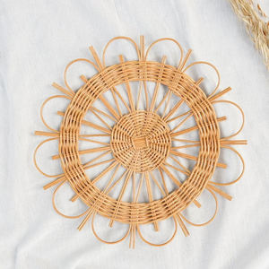 Nuevos posavasos florales de ratán y cargador de ratán y vajilla al mejor precio de fabricación artesanal - Product Image 2