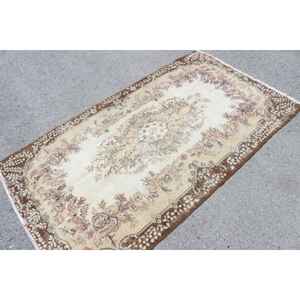Tapis turc 3,9x6,5 pieds, tapis vintage, tapis en laine marron à motifs de plantes et d'arbres - Product Image 2
