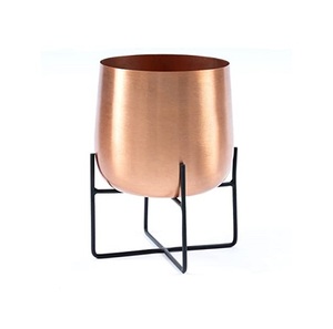 Jardinière en métal de conception ancienne à demande énorme avec un charme rustique pour des applications de jardinage polyvalentes avec une finition de couleur différente - Product Image 6