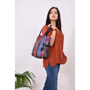 กระเป๋า Kantha สไตล์ Boho วินเทจของผู้หญิงกระเป๋าโท้ททำด้วยมือที่ทนทานพร้อมที่จับสองอันเปิดปิดเพื่อการช้อปปิ้งหรือพกพา - Product Image 4