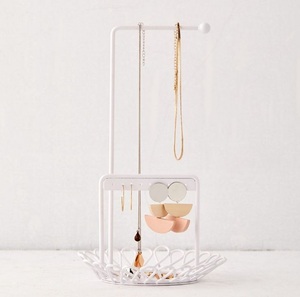 Présentoir à bijoux en métal bon marché et économique avec un design moderne et chic pour colliers, boucles d'oreilles et bracelets - Product Image 4