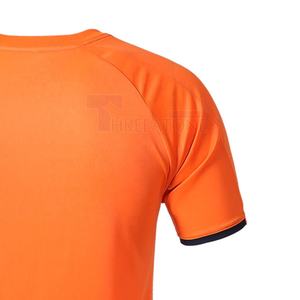 Camiseta deportiva ligera de algodón 100% para hombre, tela transpirable de secado rápido que absorbe la humedad para uso atlético, logotipo frontal sólido - Product Image 5
