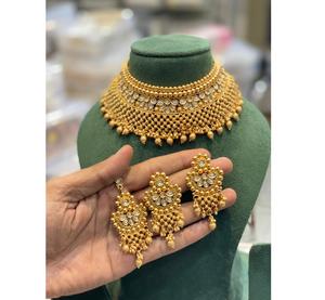 Conjunto de Collar y Aretes Clásicos Chapados en Oro de Primera Calidad para Mujer, Ideal para Bodas, Compromisos, Fiestas y Festivales - Product Image 1