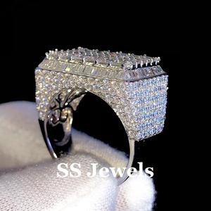แหวนผู้ชาย Baguette Moissanite สุดหรูประดับด้วยง่ามชุบโรเดียมทรงสี่เหลี่ยมทำจาก925ทันสมัยเครื่องประดับฮิปฮอปสีเงินตามสั่ง - Product Image 3