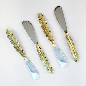 Poignée gaufrée plaquée or en laiton massif avec manche unique fait à la main en acier inoxydable lame argentée ensemble de couteaux à fromage décoratifs - Product Image 2